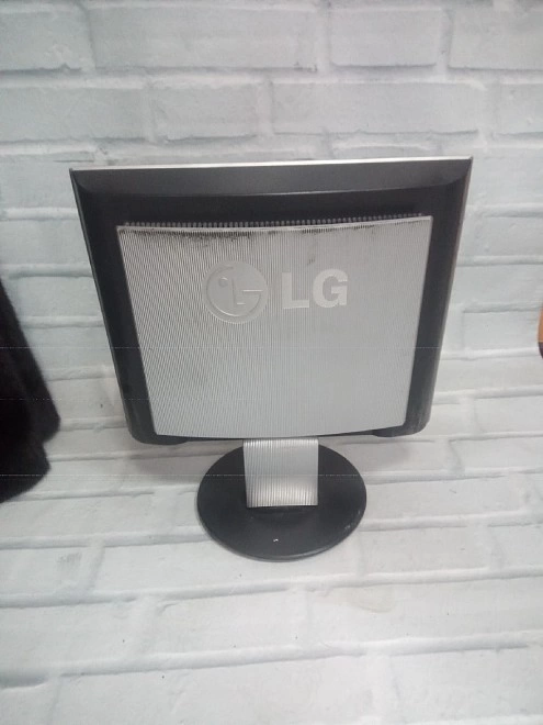 Монитор LG Flatron L1730S