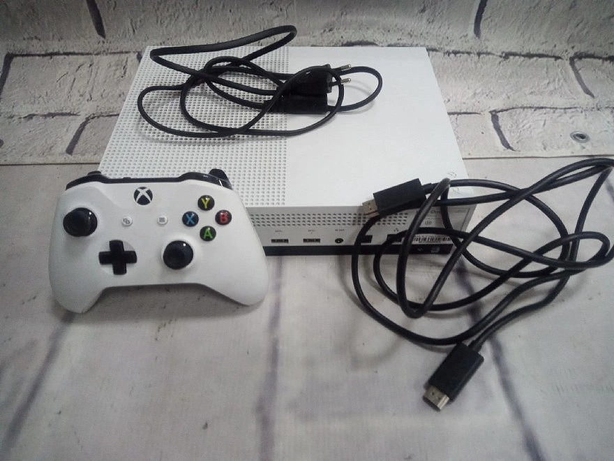 Игровая приставка X-Box One  Xbox One S 1Tb
