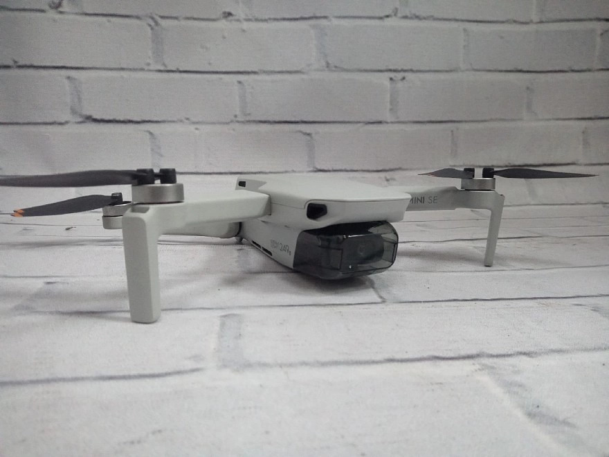 Радиоуправляемая игрушка DJI Mini SE Combo (квадрокоптер)