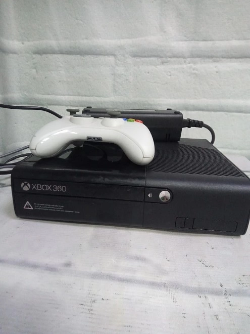 Игровая приставка X-Box 360  Microsoft Xbox Xbox 360 4 ГБ,