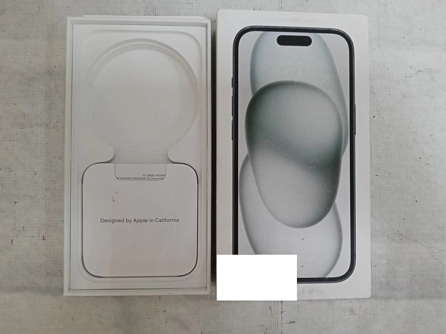 Смартфон Apple iPhone 15 6/128Gb