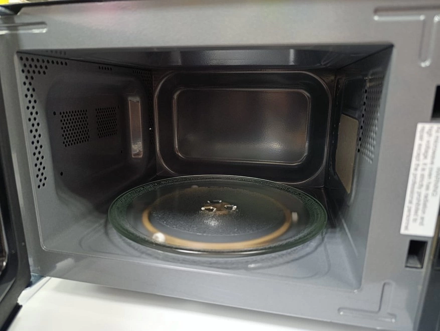 Микроволновая печь Gorenje MO17E1BH 