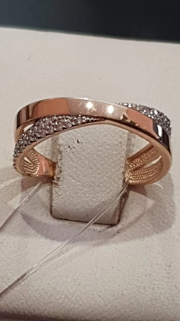 Кольцо золотое с камнями  585пр 19р-р 2,28гр ФМ