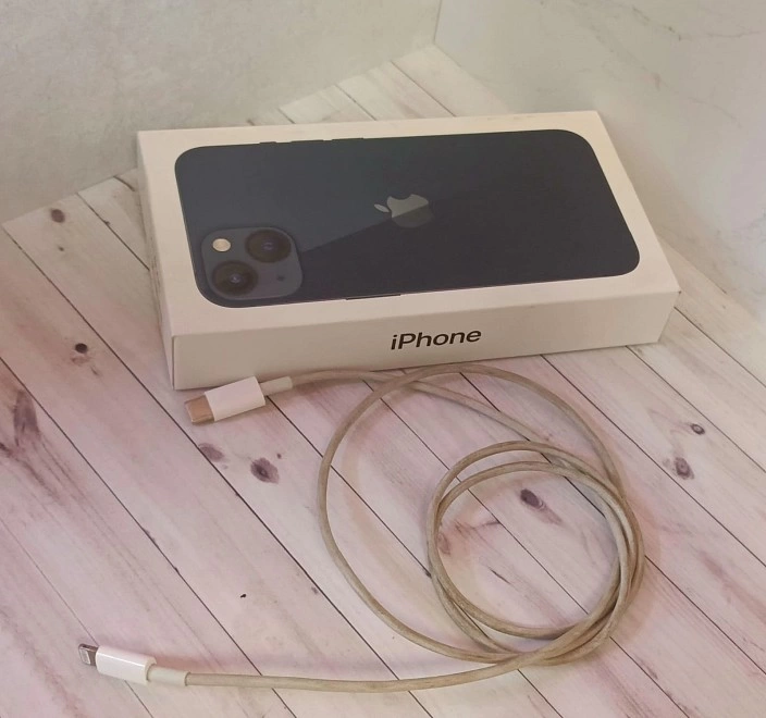 Смартфон Apple 13