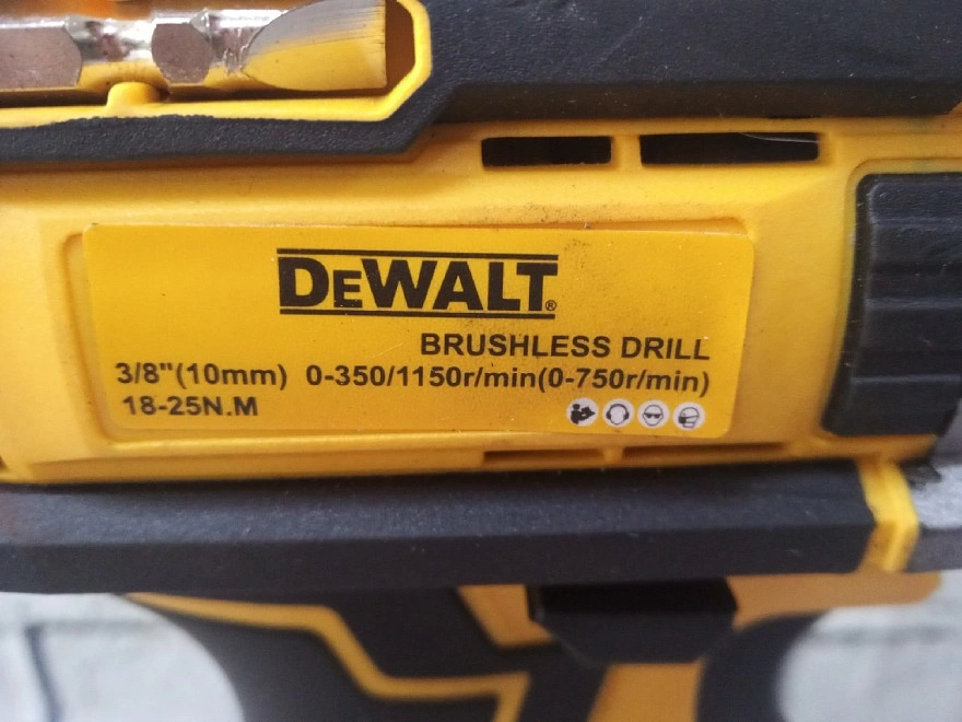 Шуруповерт DeWALT BRUSHLESS DRILL