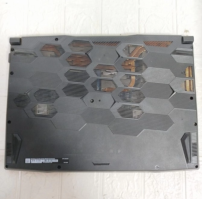 Ноутбук MSI Bravo 15 C7V