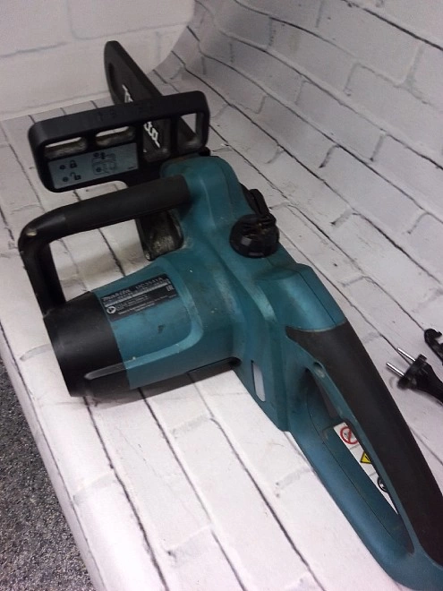 Электропила цепная Makita UC3541A 1800 ВТ