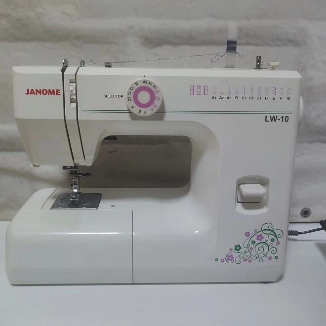 Швейная машина Janome LW-10