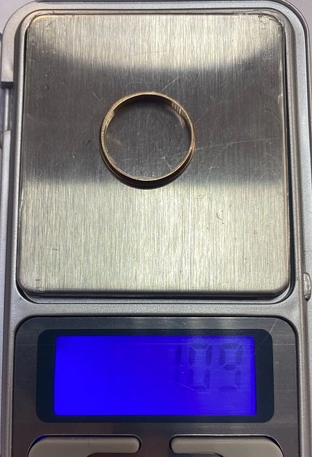 Кольцо золотое 375 проба 1,09 гр. 16,5 р-р.