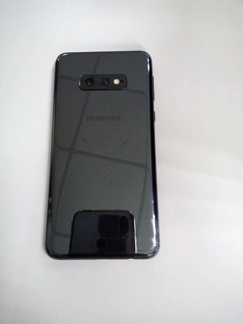 Смартфон Samsung Galaxy S10e 6/128Gb