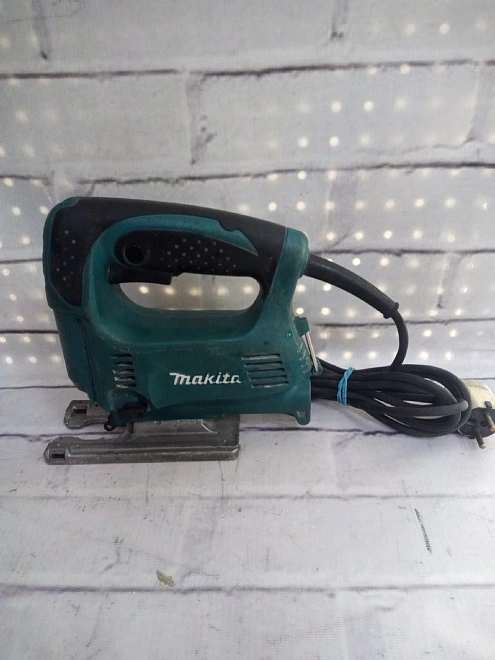 Электролобзик Makita M4301