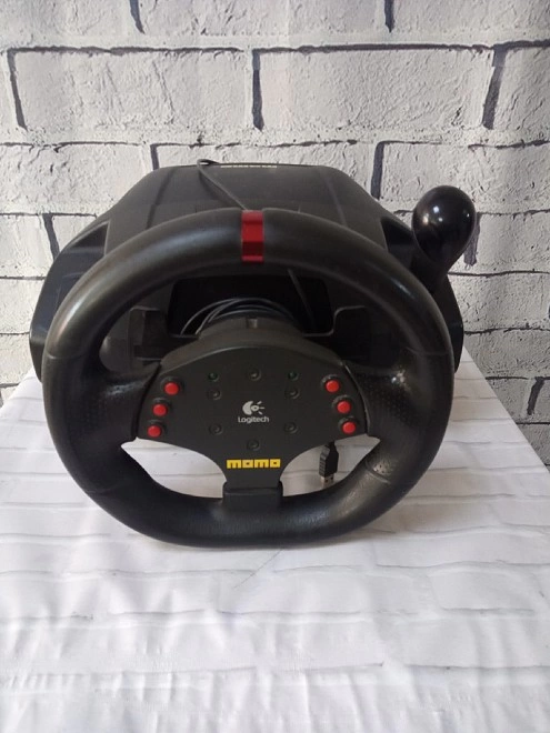 Руль Logitech MOMO Racing Force Feedback Wheel
