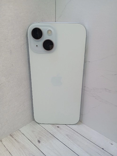 Смартфон Apple iPhone 15 128 ГБ
