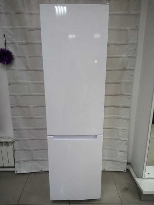 Холодильник Indesit ITS 4180W