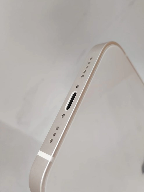 Смартфон Apple iPhone13  4/128GB