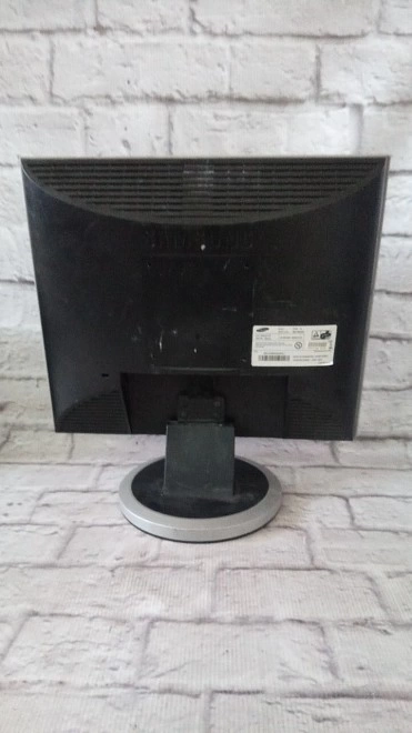 Монитор Samsung 710 V N