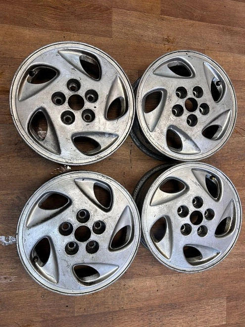 Диски, 15" Nissan R15 5x114.3