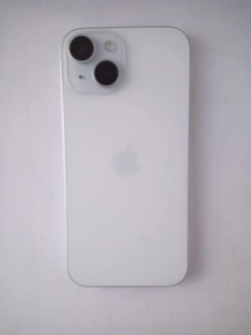 Смартфон Apple iPhone 15 128Гб