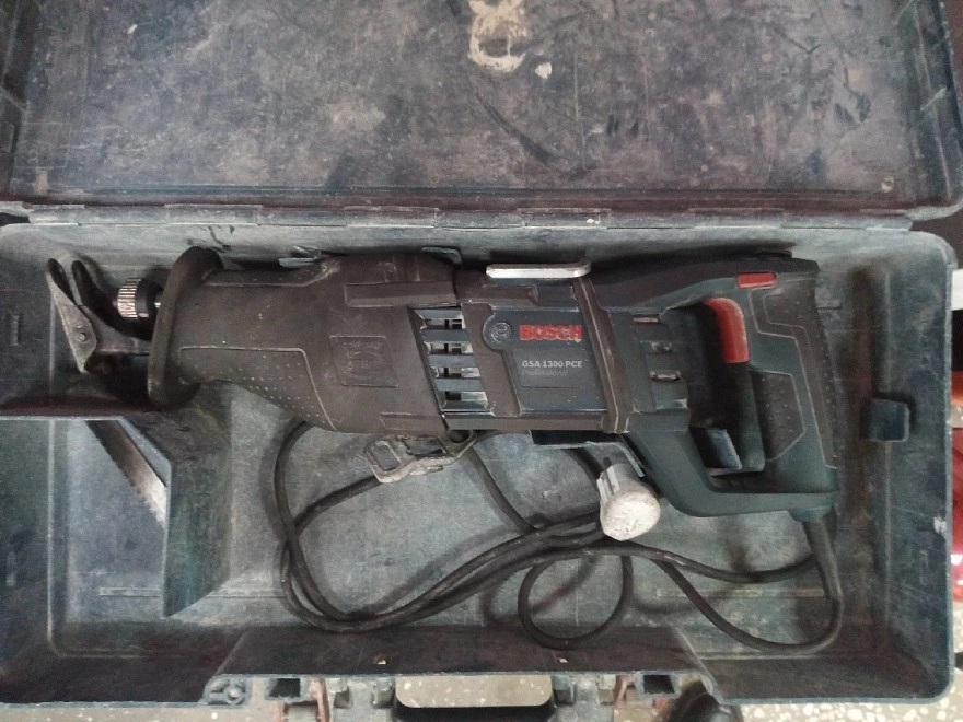 Электропила сабельная Bosch GSA 1300 PCE