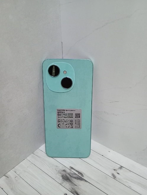 Смартфон TECNO Spark Go 1 4/128Gb