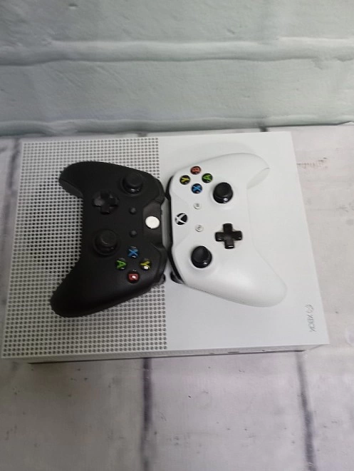 Игровая приставка X-Box One   S 1681