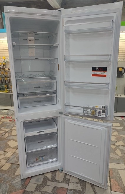 Холодильник Whirlpool W7 931T W