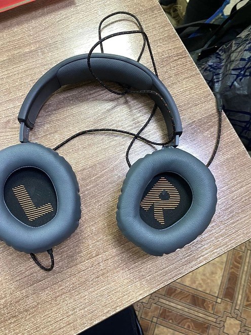 Наушники JBL QUANTOM 100