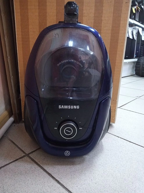 Пылесос Samsung VC18M3120VB
