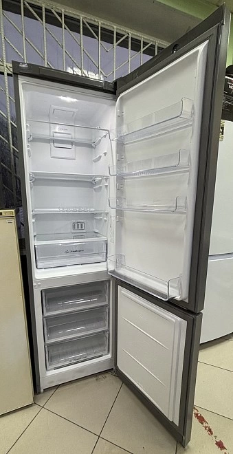Холодильник Indesit ITS 5200 G