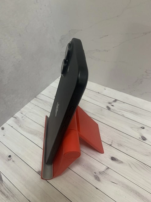 Смартфон Apple iPhone 16 8/128Gb