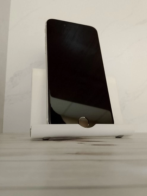 Смартфон Apple Iphone SE 64gb