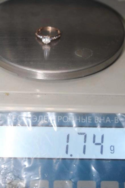 Кольцо золотое с камнями  585 проба 1,74 гр. 17 размер
