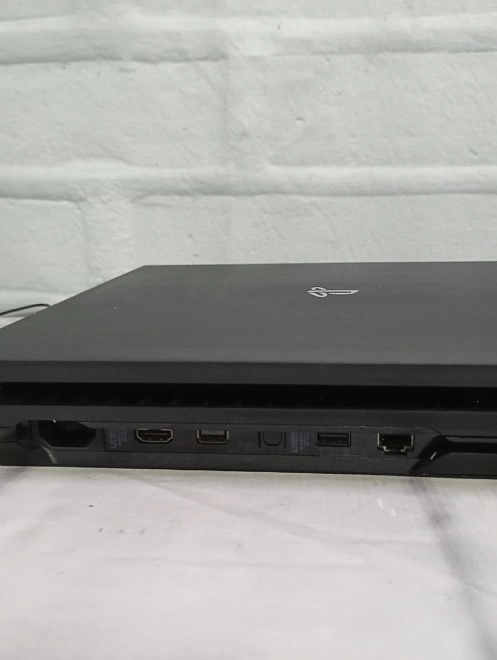 Игровая приставка PS4 Sony Pro 1 Tb