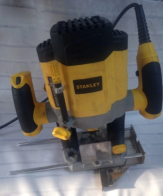 Станок фрейзерный Stanley SRR1200
