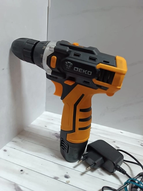 Шуруповерт DEKO Banger 12V