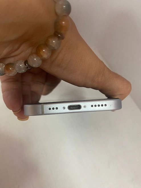 Смартфон Apple iPhone 15 128ГБ