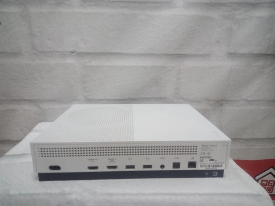Игровая приставка X-Box One Microsoft One S 1Tb