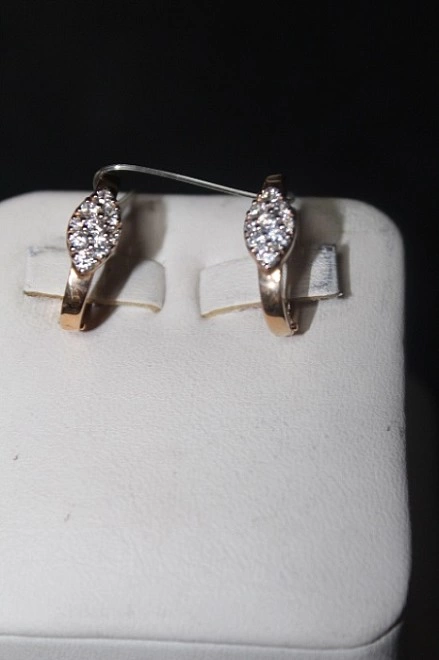 Серьги золотые с камнями  585 проба 2,80гр. 1,5 см. ФМ