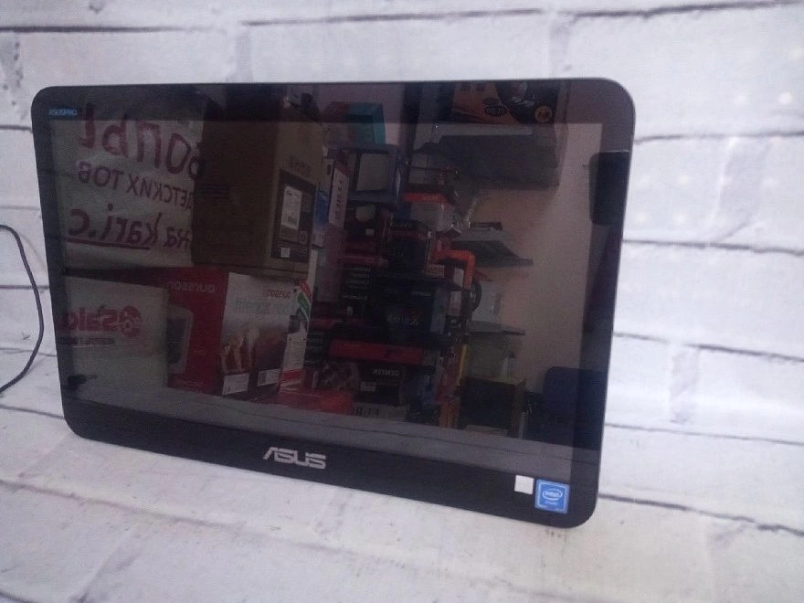Моноблок ASUS V161GAT-BD050DC