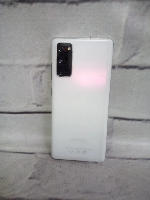 Смартфон Samsung Galaxy S20 FE 6/128