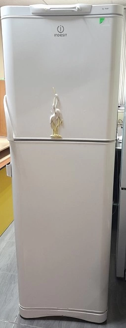 Холодильник Indesit R36NFG.015