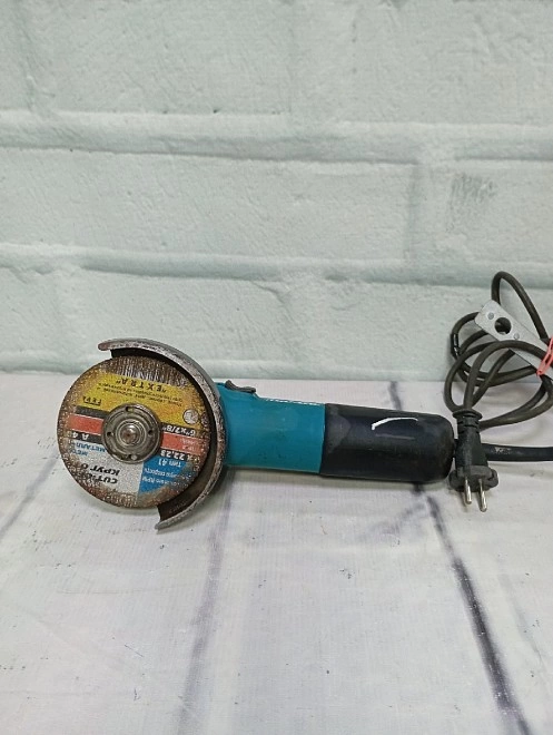 Шлифмашинка  Makita 9558 HN