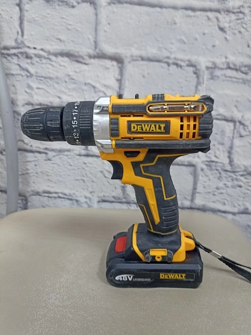 Шуруповерт DeWALT 18-25