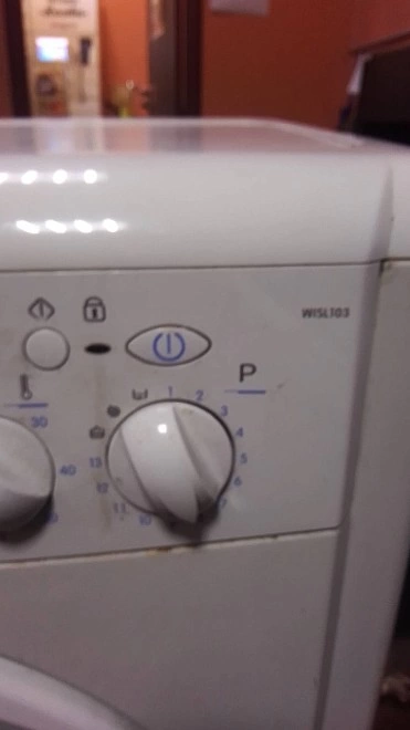 Стиральная машина Indesit WISL 103