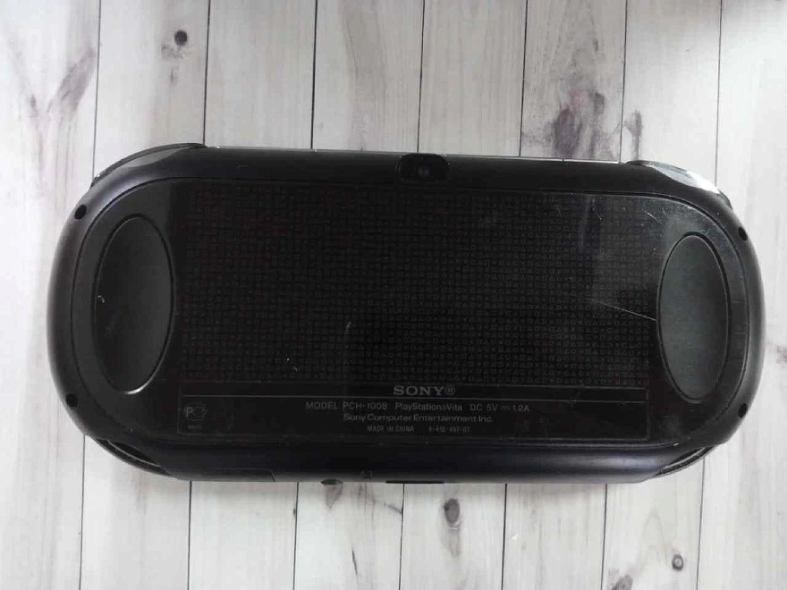 Игровая приставка PlayStation Vita PCH-1008