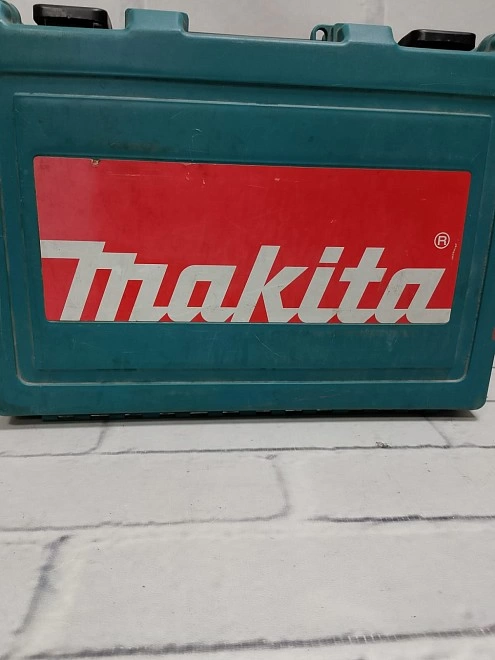 Перфоратор MAKITA  HR2470