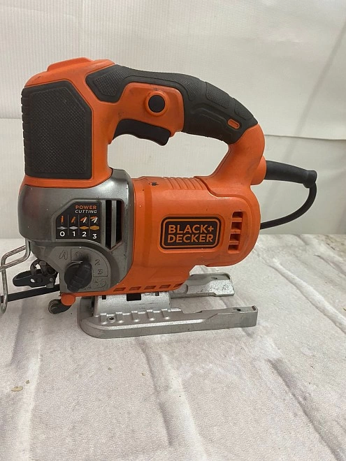 Электролобзик BLACK & DECKER bes610т