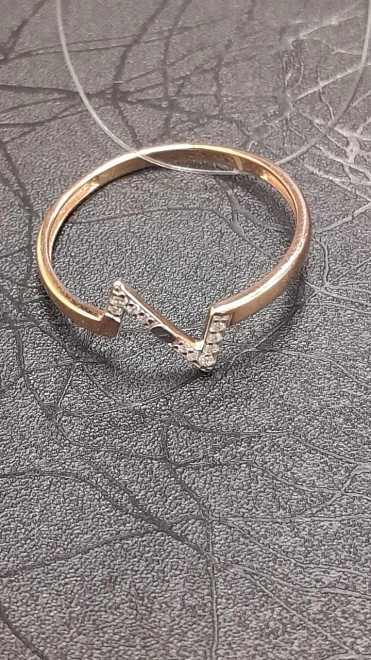 Кольцо золотое с камнями 585 проба 1,04гр 18,5р-р ФМ