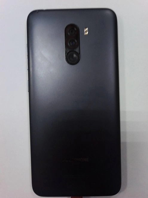Смартфон Xiaomi Pocophone F1 6/64