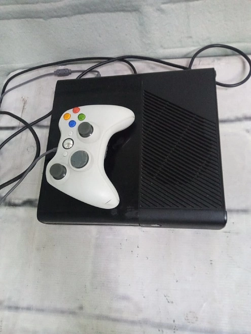 Игровая приставка X-Box 360  Microsoft Xbox Xbox 360 4 ГБ,